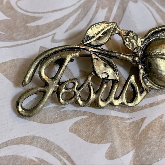 Vintage JESUS Rose Brooch Gold Tone 2.5” Long Gorgeous - Picture 2 of 4